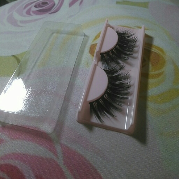 *LOW IN STOCK* C12 Snapchat MINK lashes by LashL - Picture 3 of 5